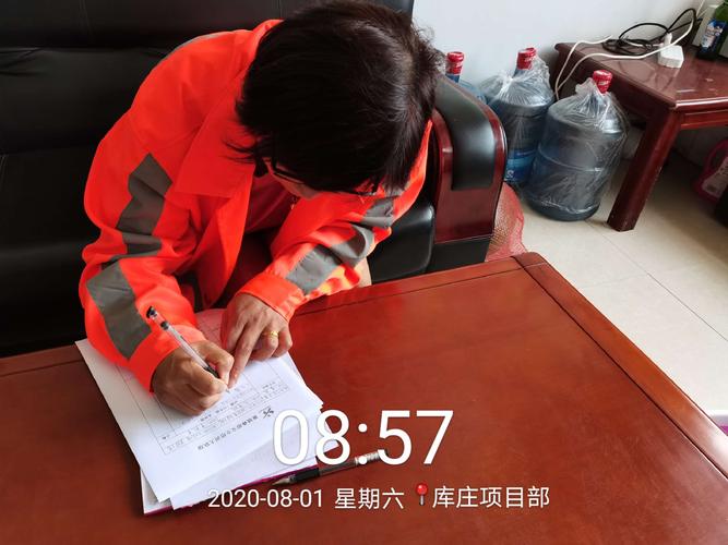 管家婆正版管家和在泰被大樹砸中身亡與男子被大樹砸傷致殘